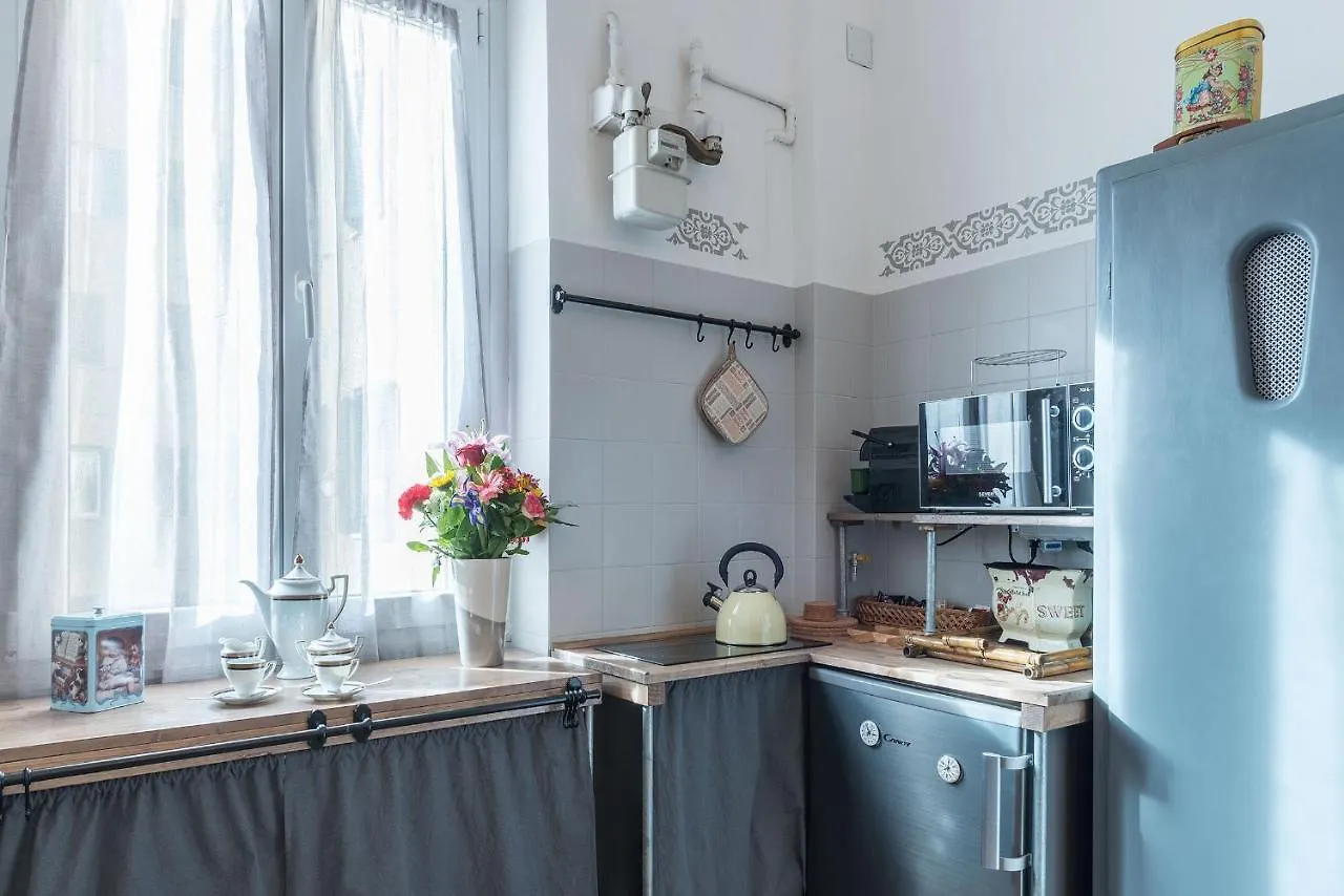 Ferienwohnung San Paolo Steampunk Flat Rom Italien